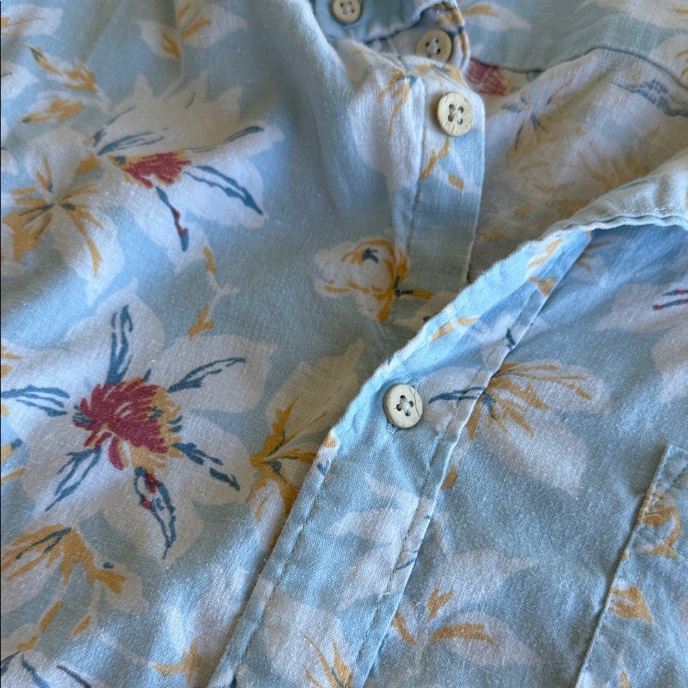 Faherty Men’s Breeze Short Sleeve Shirt in Blue Sky Floral - Picture 3 of 5